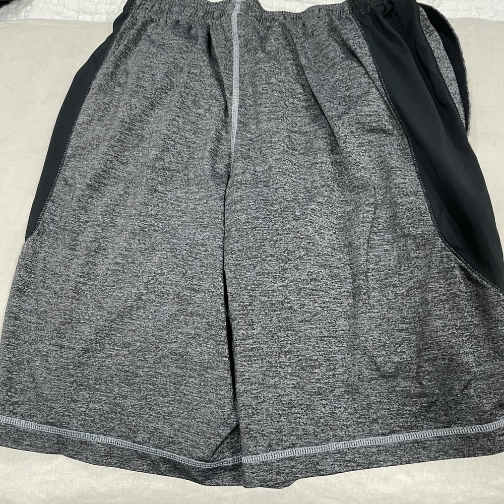 Under armour men’s athletic shorts medium